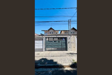 Casa à venda com 96m², 3 quartos e 4 vagas Casa à venda com 96m², 3 quartos e 4 vagasFachada