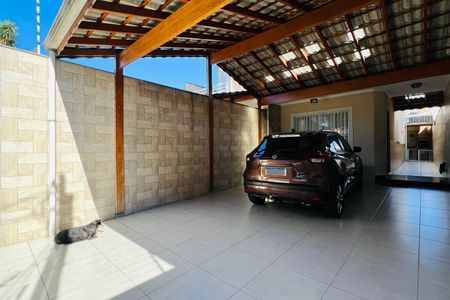 Casa à venda com 96m², 3 quartos e 4 vagas Casa à venda com 96m², 3 quartos e 4 vagasGaragem