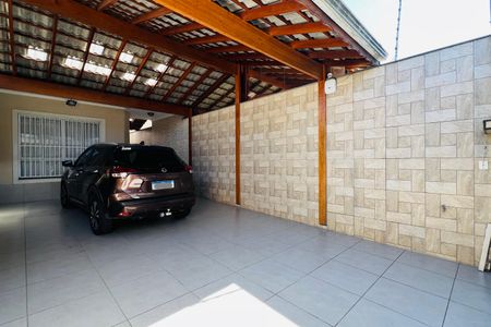 Casa à venda com 96m², 3 quartos e 4 vagas Casa à venda com 96m², 3 quartos e 4 vagasGaragem