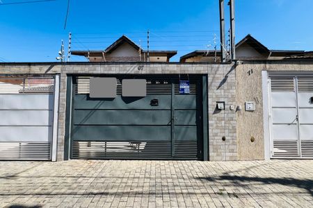 Casa à venda com 96m², 3 quartos e 4 vagas Casa à venda com 96m², 3 quartos e 4 vagasFachada