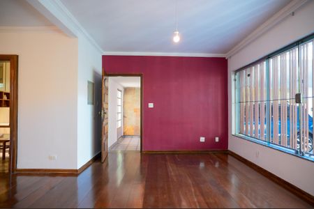 Casa à venda com 290m², 4 quartos e 3 vagas Casa à venda com 290m², 4 quartos e 3 vagasSala