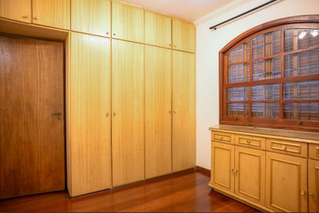 Casa à venda com 290m², 4 quartos e 3 vagas Casa à venda com 290m², 4 quartos e 3 vagasQuarto 1