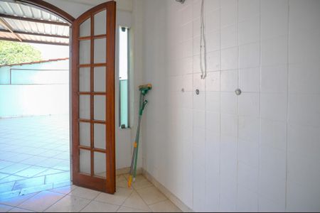 Casa à venda com 290m², 4 quartos e 3 vagas Casa à venda com 290m², 4 quartos e 3 vagasÁrea de Serviço