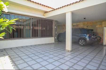 Casa à venda com 290m², 4 quartos e 3 vagas Casa à venda com 290m², 4 quartos e 3 vagasGaragem