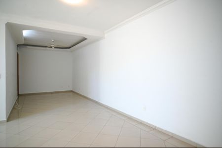 Casa à venda com 290m², 4 quartos e 3 vagas Casa à venda com 290m², 4 quartos e 3 vagasSala de TV