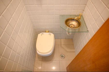 Casa à venda com 290m², 4 quartos e 3 vagas Casa à venda com 290m², 4 quartos e 3 vagasLavabo - Sala de TV