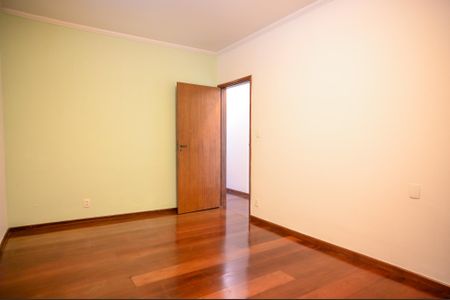 Casa à venda com 290m², 4 quartos e 3 vagas Casa à venda com 290m², 4 quartos e 3 vagasQuarto 2