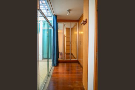 Casa à venda com 290m², 4 quartos e 3 vagas Casa à venda com 290m², 4 quartos e 3 vagasCloset - Suite 1