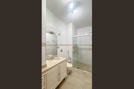 Casa à venda com 290m², 4 quartos e 3 vagas Casa à venda com 290m², 4 quartos e 3 vagasBanheiro Social