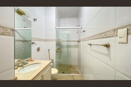 Casa à venda com 290m², 4 quartos e 3 vagas Casa à venda com 290m², 4 quartos e 3 vagasBanheiro Social