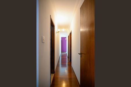 Casa à venda com 290m², 4 quartos e 3 vagas Casa à venda com 290m², 4 quartos e 3 vagasCorredor 1