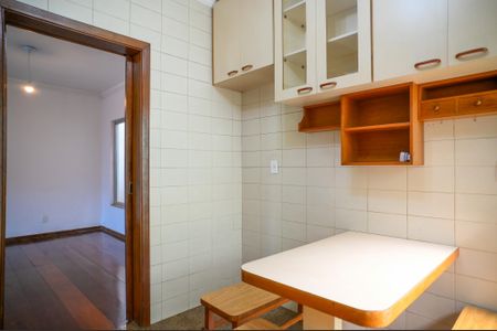 Casa à venda com 290m², 4 quartos e 3 vagas Casa à venda com 290m², 4 quartos e 3 vagasCozinha