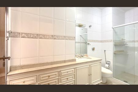 Casa à venda com 290m², 4 quartos e 3 vagas Casa à venda com 290m², 4 quartos e 3 vagasBanheiro Social