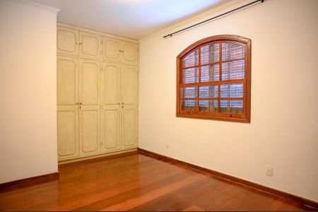 Casa à venda com 290m², 4 quartos e 3 vagas Casa à venda com 290m², 4 quartos e 3 vagasQuarto 2