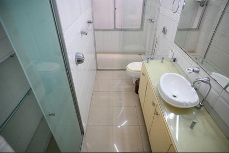 Casa à venda com 290m², 4 quartos e 3 vagas Casa à venda com 290m², 4 quartos e 3 vagasBanheiro da Suite 1