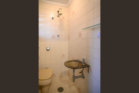 Casa à venda com 290m², 4 quartos e 3 vagas Casa à venda com 290m², 4 quartos e 3 vagasBanheiro de Serviço