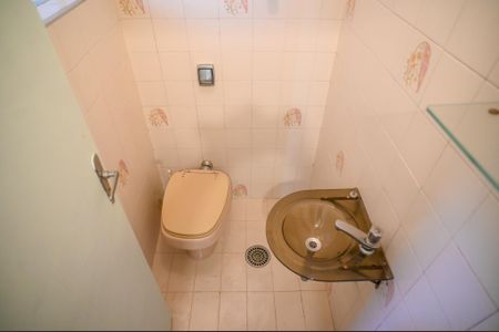 Casa à venda com 290m², 4 quartos e 3 vagas Casa à venda com 290m², 4 quartos e 3 vagasBanheiro de Serviço