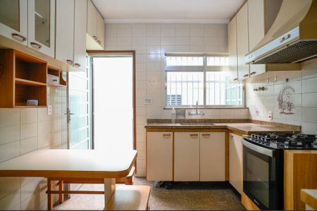 Casa à venda com 290m², 4 quartos e 3 vagas Casa à venda com 290m², 4 quartos e 3 vagasCozinha