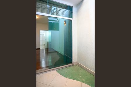 Casa à venda com 290m², 4 quartos e 3 vagas Casa à venda com 290m², 4 quartos e 3 vagasVaranda das Suites