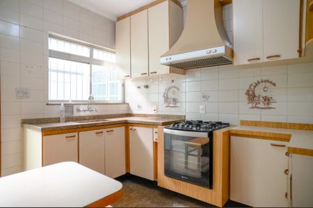 Casa à venda com 290m², 4 quartos e 3 vagas Casa à venda com 290m², 4 quartos e 3 vagasCozinha