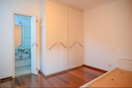 Casa à venda com 290m², 4 quartos e 3 vagas Casa à venda com 290m², 4 quartos e 3 vagasQuarto 4 - Suite