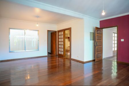 Casa à venda com 290m², 4 quartos e 3 vagas Casa à venda com 290m², 4 quartos e 3 vagasSala