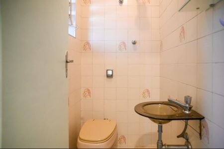 Casa à venda com 290m², 4 quartos e 3 vagas Casa à venda com 290m², 4 quartos e 3 vagasBanheiro de Serviço