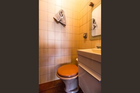 Casa de condomínio à venda com 300m², 4 quartos e 2 vagas Casa de condomínio à venda com 300m², 4 quartos e 2 vagasLavabo Sala