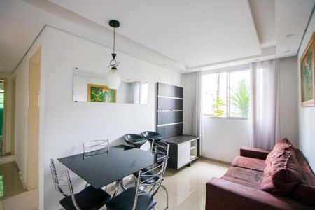 Sala de apartamento para alugar com 2 quartos, 45m² em Parque São Vicente, Mauá