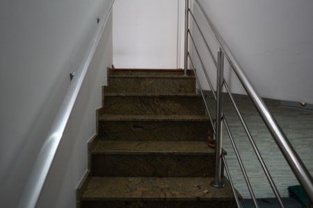 Casa à venda com 100m², 2 quartos e 1 vagaEscada