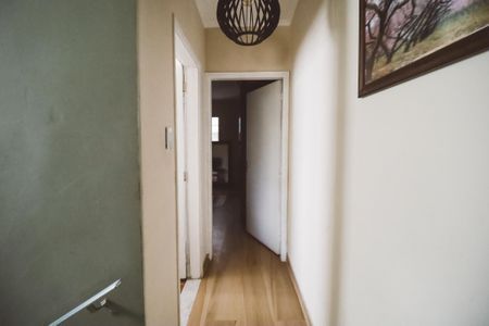 Casa à venda com 202m², 4 quartos e 2 vagas Casa à venda com 202m², 4 quartos e 2 vagasCorredor