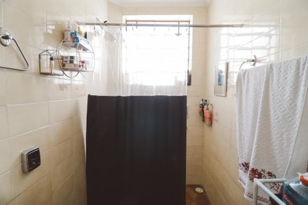 Casa à venda com 202m², 4 quartos e 2 vagas Casa à venda com 202m², 4 quartos e 2 vagasBanheiro 1