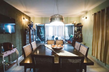 Casa à venda com 202m², 4 quartos e 2 vagas Casa à venda com 202m², 4 quartos e 2 vagasSala de Jantar