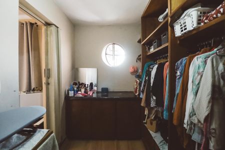 Casa à venda com 202m², 4 quartos e 2 vagas Casa à venda com 202m², 4 quartos e 2 vagasCloset do quarto 2