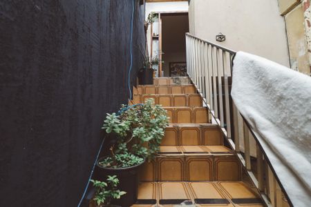 Casa à venda com 202m², 4 quartos e 2 vagas Casa à venda com 202m², 4 quartos e 2 vagasEscada