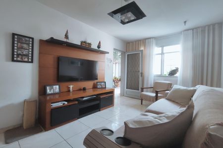 Casa de condomínio à venda com 243m², 4 quartos e 3 vagasSala