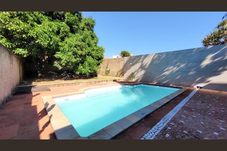 Casa de condomínio à venda com 250m², 2 quartos e 2 vagas Casa de condomínio à venda com 250m², 2 quartos e 2 vagasÁrea comum - Piscina