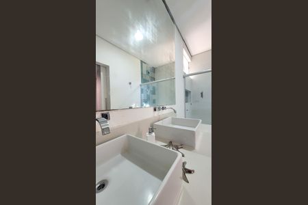 Casa de condomínio à venda com 250m², 2 quartos e 2 vagas Casa de condomínio à venda com 250m², 2 quartos e 2 vagasBanheiro da Suite 1