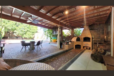 Casa de condomínio à venda com 250m², 2 quartos e 2 vagas Casa de condomínio à venda com 250m², 2 quartos e 2 vagasÁrea comum - Espaço Gourmet