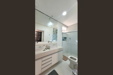 Casa de condomínio à venda com 250m², 2 quartos e 2 vagas Casa de condomínio à venda com 250m², 2 quartos e 2 vagasBanheiro da Suite 1