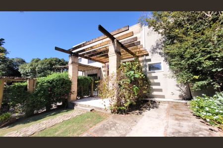Casa de condomínio à venda com 250m², 2 quartos e 2 vagas Casa de condomínio à venda com 250m², 2 quartos e 2 vagasFachada