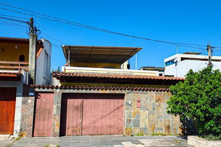 Casa para alugar com 200m², 2 quartos e sem vaga Casa para alugar com 200m², 2 quartos e sem vagaFachada