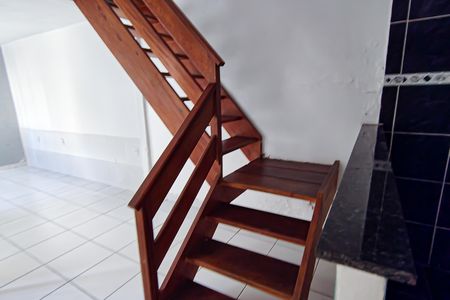 Casa para alugar com 200m², 2 quartos e sem vaga Casa para alugar com 200m², 2 quartos e sem vagaEscada