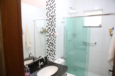 Casa à venda com 176m², 3 quartos e 2 vagasBanheiro/Suite
