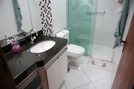 Casa à venda com 176m², 3 quartos e 2 vagasBanheiro Social