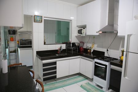 Casa à venda com 176m², 3 quartos e 2 vagasCozinha