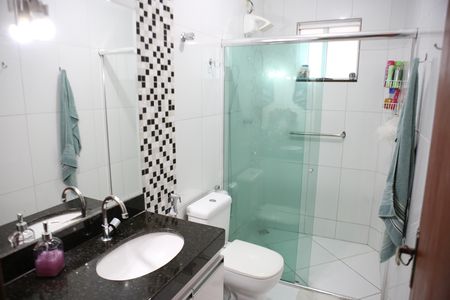 Casa à venda com 176m², 3 quartos e 2 vagasBanheiro Social