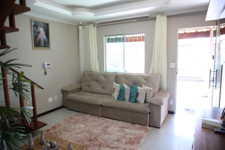 Casa à venda com 176m², 3 quartos e 2 vagasSala