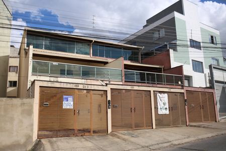 Casa à venda com 176m², 3 quartos e 2 vagasFachada