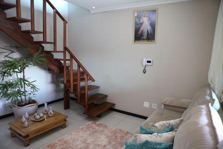 Casa à venda com 176m², 3 quartos e 2 vagasSala